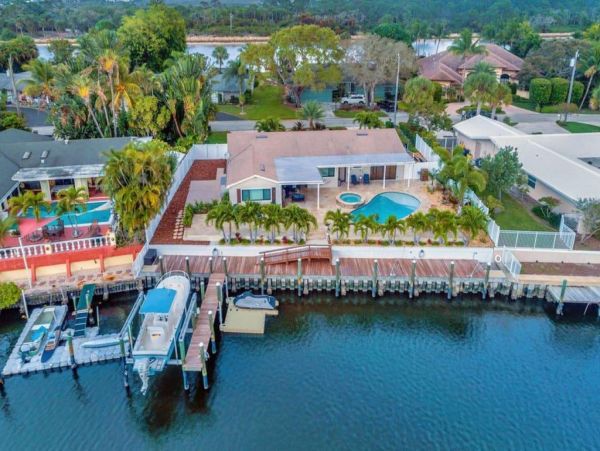 Four Bedroom West Palm Beach Vacation Home Sleeps 8 Guests