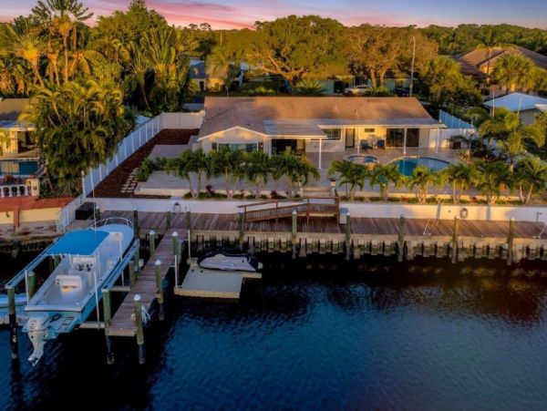 Four Bedroom West Palm Beach Vacation Home Sleeps 8 Guests