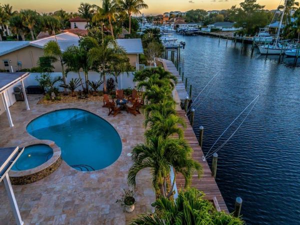 Four Bedroom West Palm Beach Vacation Home Sleeps 8 Guests