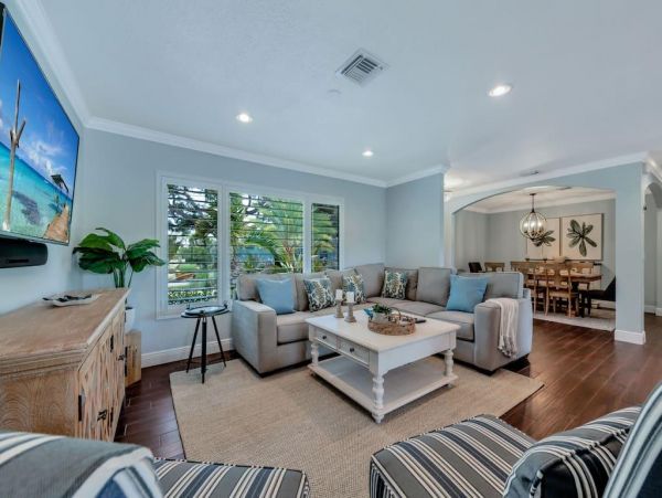 Four Bedroom West Palm Beach Vacation Home Sleeps 8 Guests