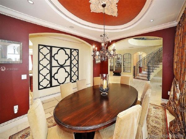 Luxurious Canal Front Home with Private Pool & Spa