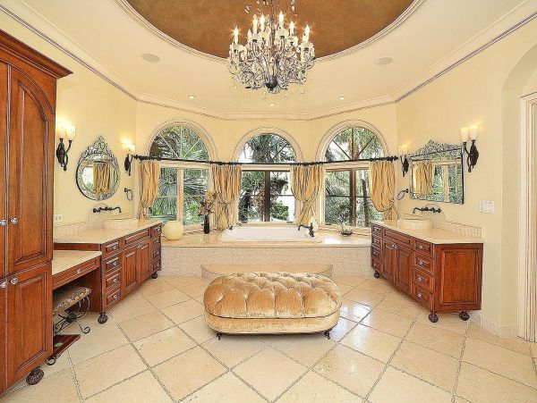 Luxurious Canal Front Home with Private Pool & Spa
