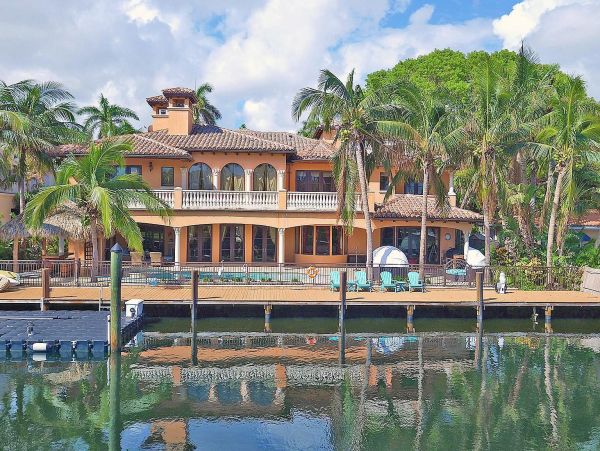 Luxurious Canal Front Home with Private Pool & Spa