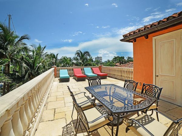 Luxurious Canal Front Home with Private Pool & Spa