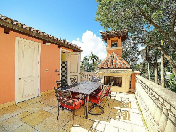 Luxurious Canal Front Home with Private Pool & Spa
