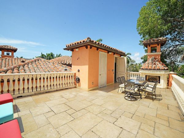Luxurious Canal Front Home with Private Pool & Spa