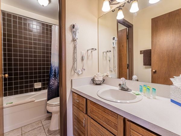 4 Bedroom Condo Only Quarter Mile from The Ski Area