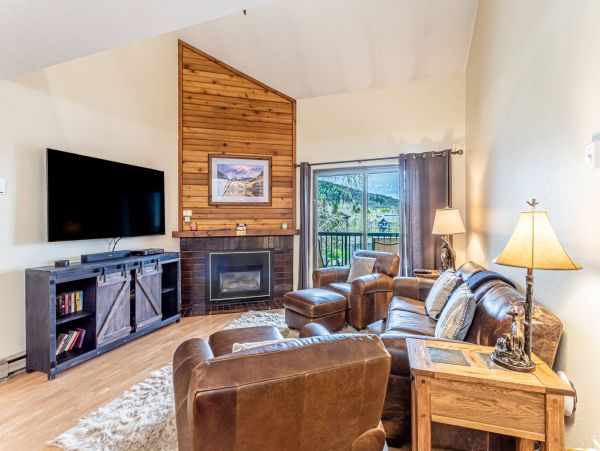 4 Bedroom Condo Only Quarter Mile from The Ski Area