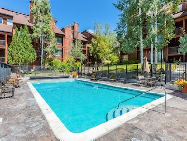 4 Bedroom Condo Only Quarter Mile from The Ski Area