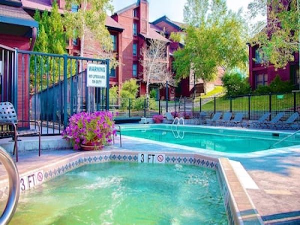 4 Bedroom Condo Only Quarter Mile from The Ski Area