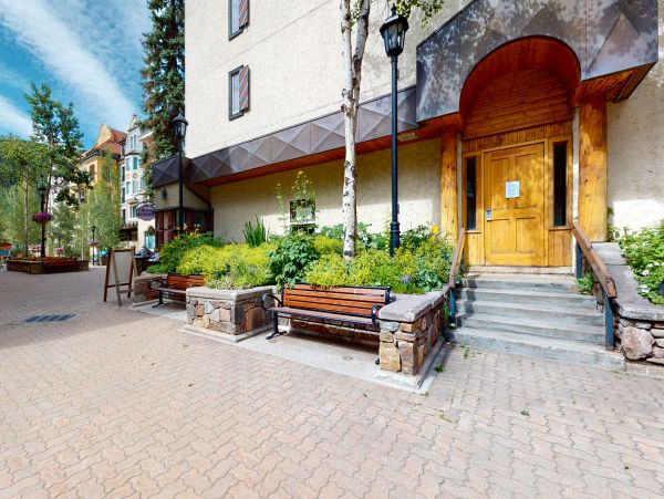 Lionshead Arcade Vacation Rental