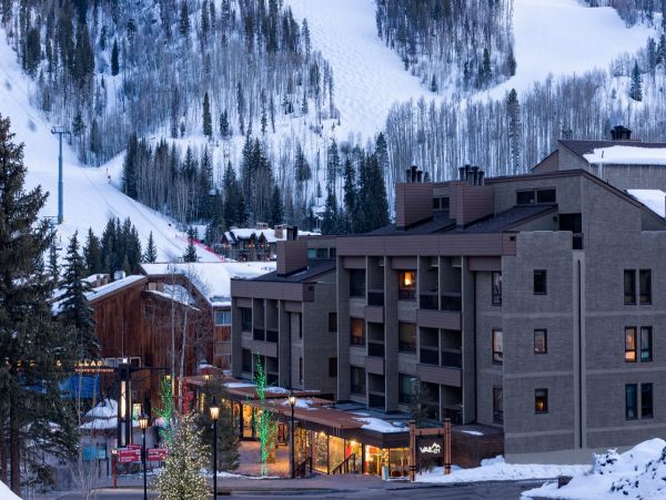 Lionshead  Ski Access and shared hot tub