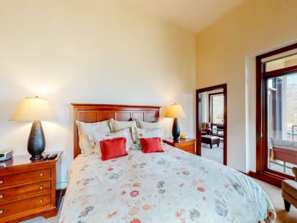 Spacious Snowmass Ski In Ski Out Condo Sleeps 6 3 Bedrooms