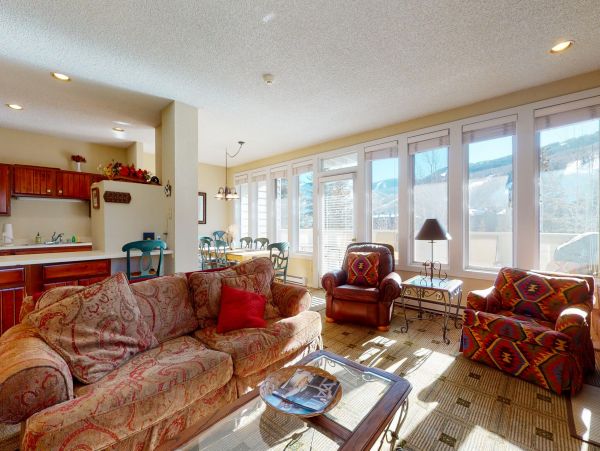 Lovely 3 Bedroom Condo in Vail Sleeps 8