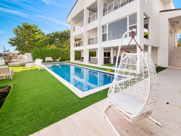 Luxury Eight Bedroom Home with Private Pool in Miami Beach