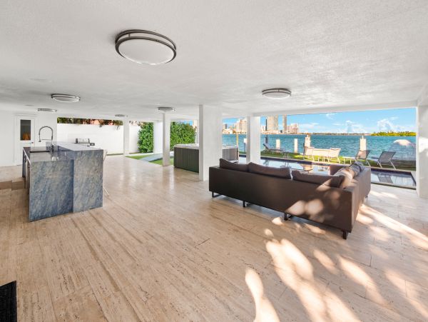 Luxury Eight Bedroom Home with Private Pool in Miami Beach