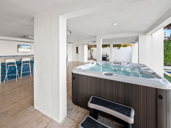 Luxury Eight Bedroom Home with Private Pool in Miami Beach