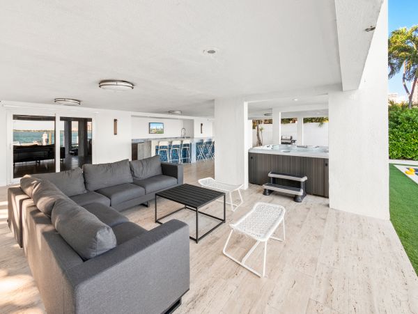Luxury Eight Bedroom Home with Private Pool in Miami Beach