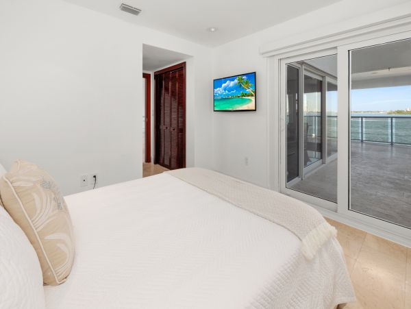 Luxury Eight Bedroom Home with Private Pool in Miami Beach