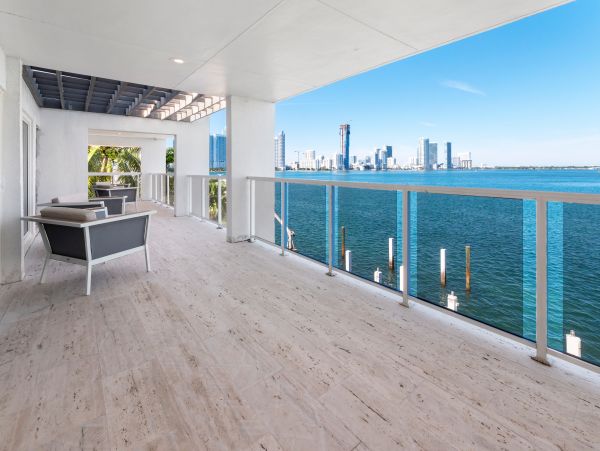Luxury Eight Bedroom Home with Private Pool in Miami Beach