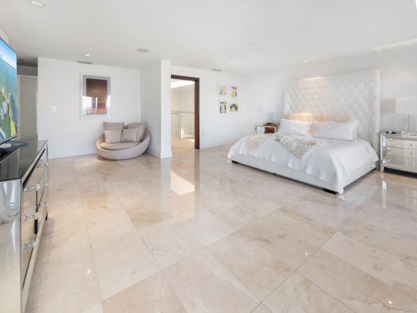 Luxury Eight Bedroom Home with Private Pool in Miami Beach