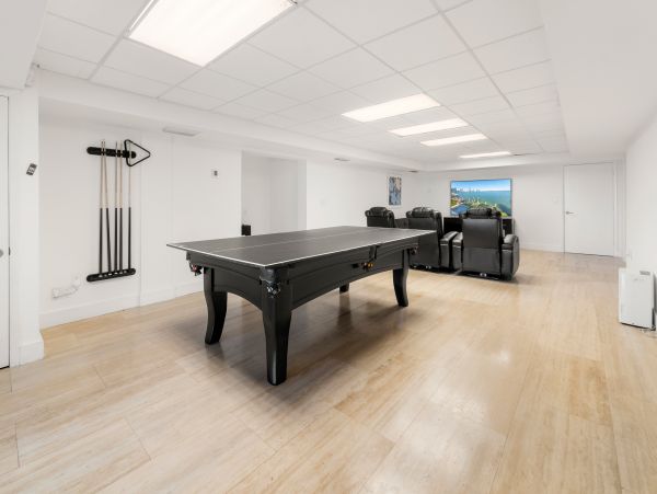 Luxury Eight Bedroom Home with Private Pool in Miami Beach