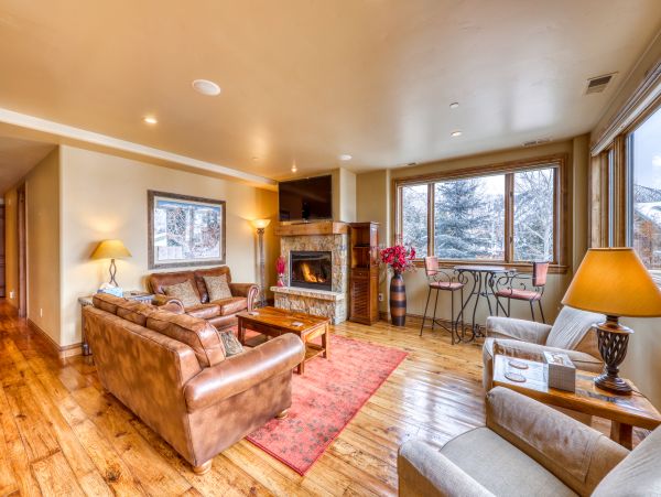Three Bedroom Luxury Condo Sleeps 10 In Beaver Creek
