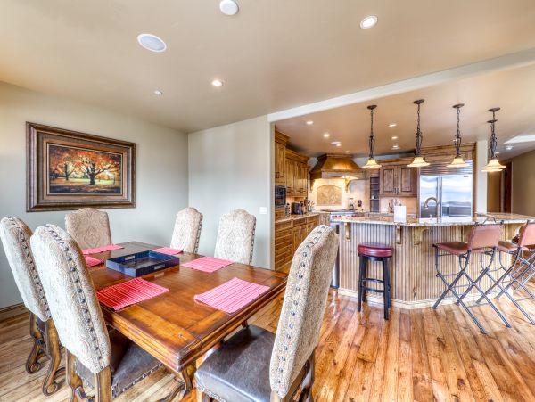 Three Bedroom Luxury Condo Sleeps 10 In Beaver Creek