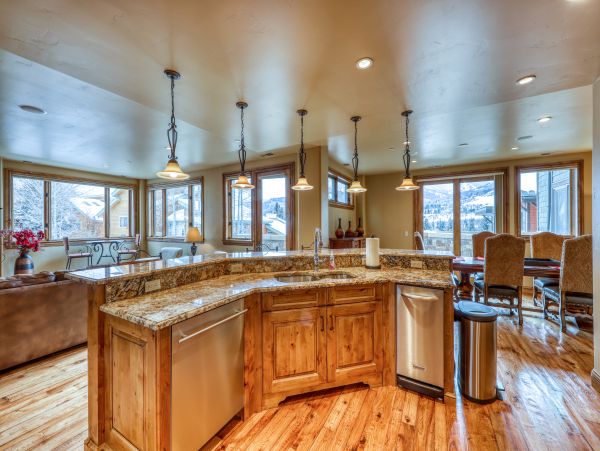 Three Bedroom Luxury Condo Sleeps 10 In Beaver Creek