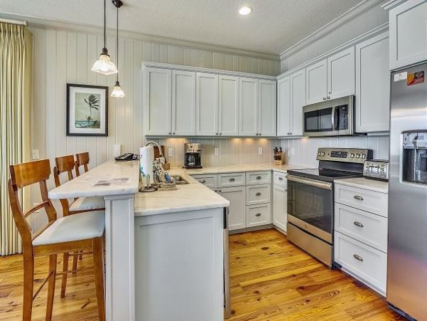 Luxurious Beachfront Retreat with 3-Bedrooms on Anna Maria Island