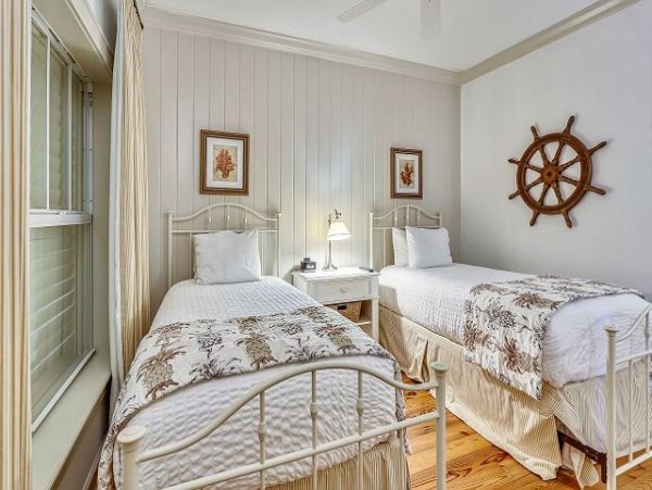 Luxurious Beachfront Retreat with 3-Bedrooms on Anna Maria Island