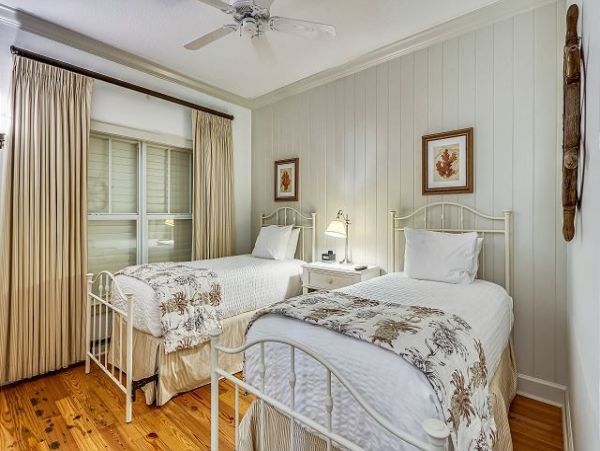 Luxurious Beachfront Retreat with 3-Bedrooms on Anna Maria Island