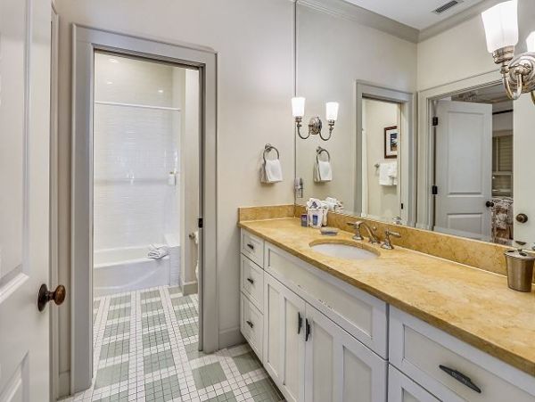 Luxurious Beachfront Retreat with 3-Bedrooms on Anna Maria Island