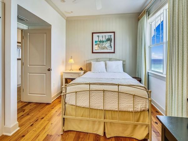 Luxurious Beachfront Retreat with 3-Bedrooms on Anna Maria Island