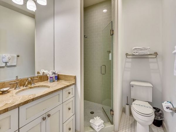 Luxurious Beachfront Retreat with 3-Bedrooms on Anna Maria Island
