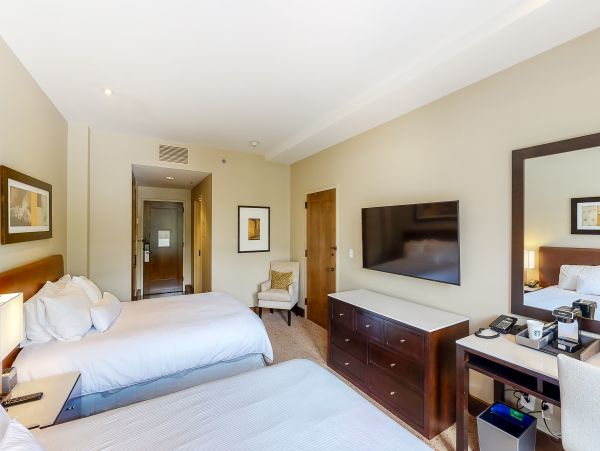 Avon Condo 950677