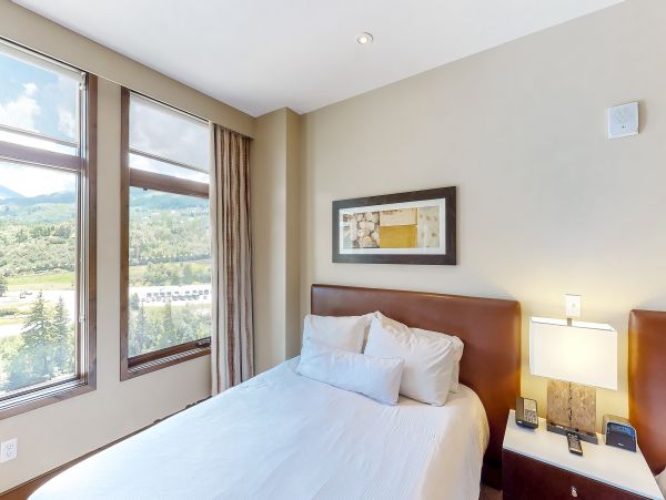 Avon Condo 950677