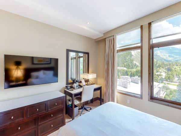 Avon Condo 950677