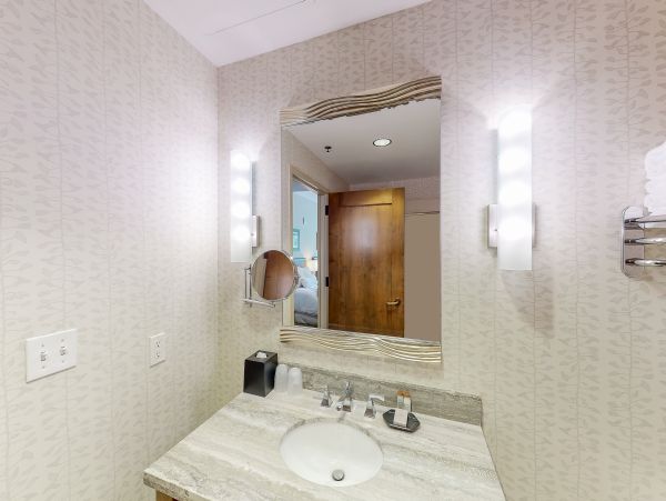 Avon Condo 950677