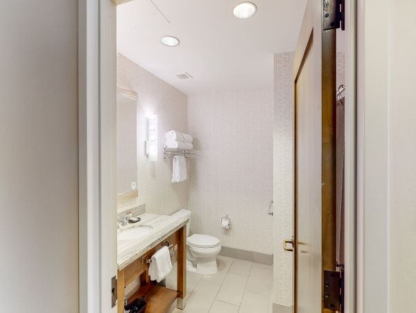 Avon Condo 950677