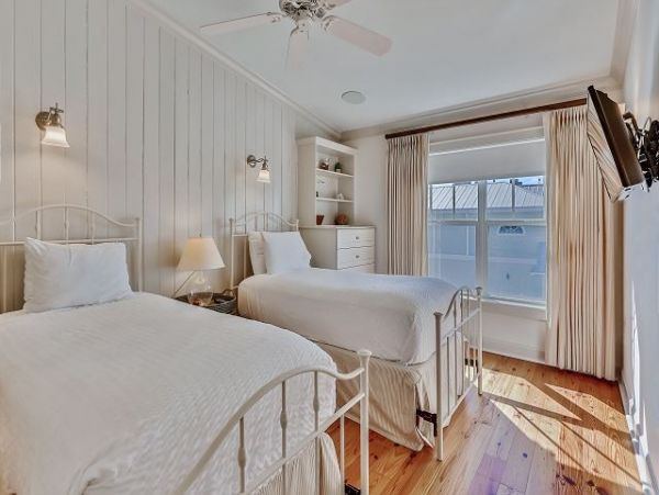 Gulf-front Holmes Beach Vacation Condo Sleeps 8 Guests