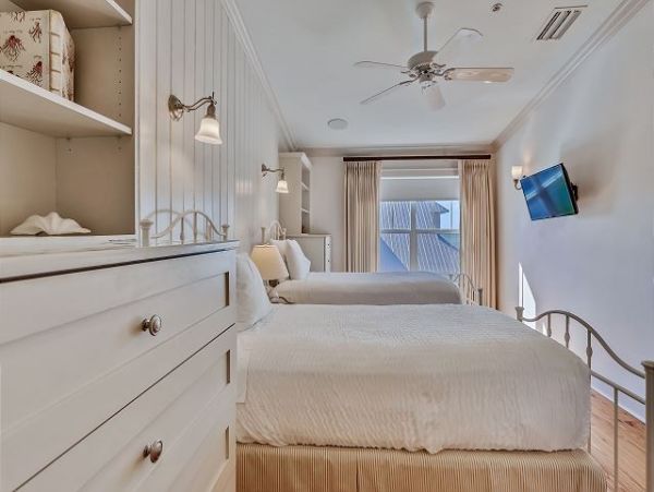 Gulf-front Holmes Beach Vacation Condo Sleeps 8 Guests
