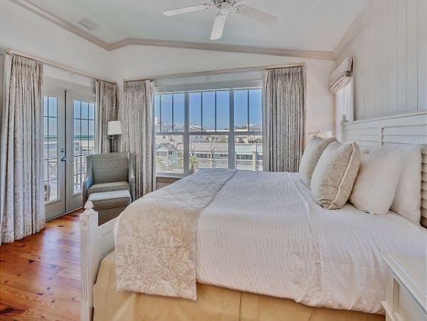 Gulf-front Holmes Beach Vacation Condo Sleeps 8 Guests