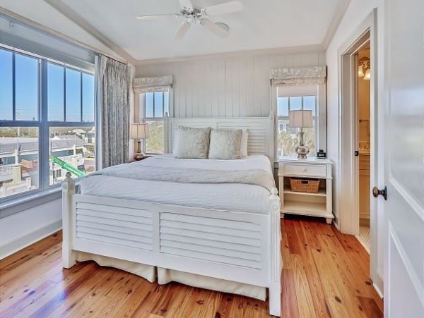Gulf-front Holmes Beach Vacation Condo Sleeps 8 Guests