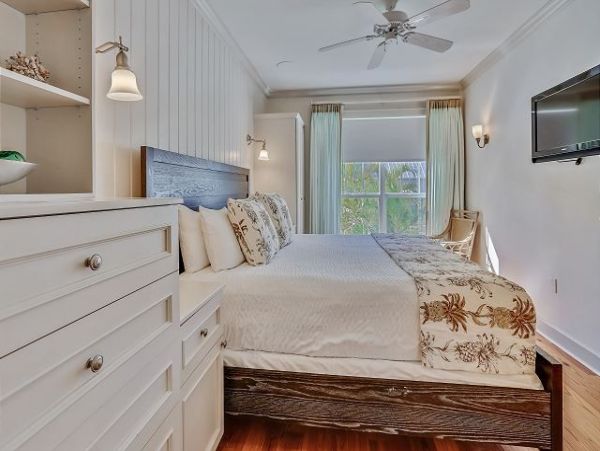 Gulf-front Holmes Beach Vacation Condo Sleeps 8 Guests