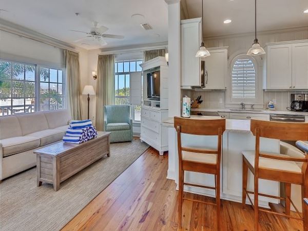 Gulf-front Holmes Beach Vacation Condo Sleeps 8 Guests