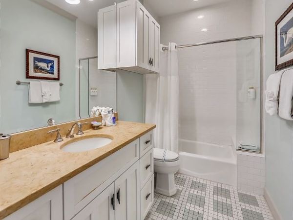Two Bedroom Holmes Beach Vacation Condo Sleeps 6 Guests