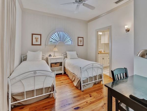 Two Bedroom Holmes Beach Vacation Condo Sleeps 6 Guests