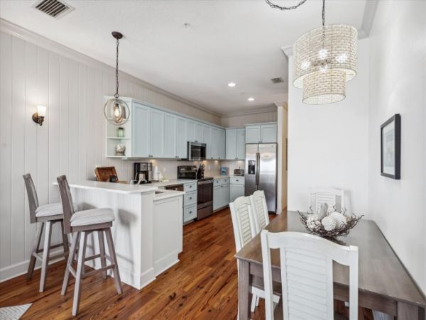 Two Bedroom Holmes Beach Vacation Condo Sleeps 6 Guests