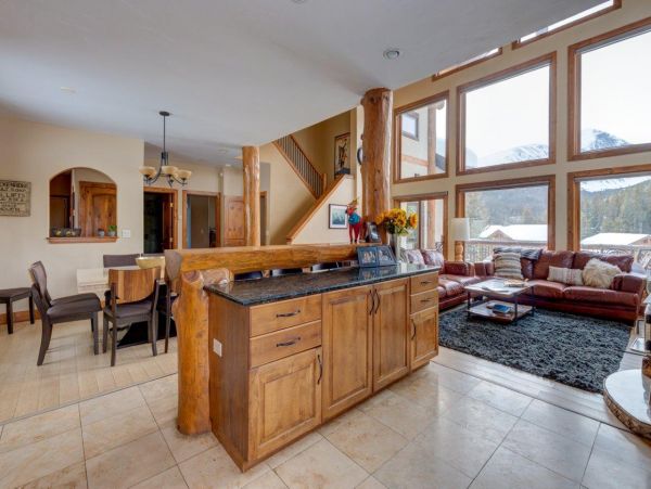Beautiful Vacation Home in Breckenridge Sleeps Twelve Guests